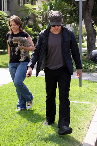 Illustration for article titled Bosworth Gets Gassy; Timberlake Makes A Run For It; Phillippe Has A Feline Friend